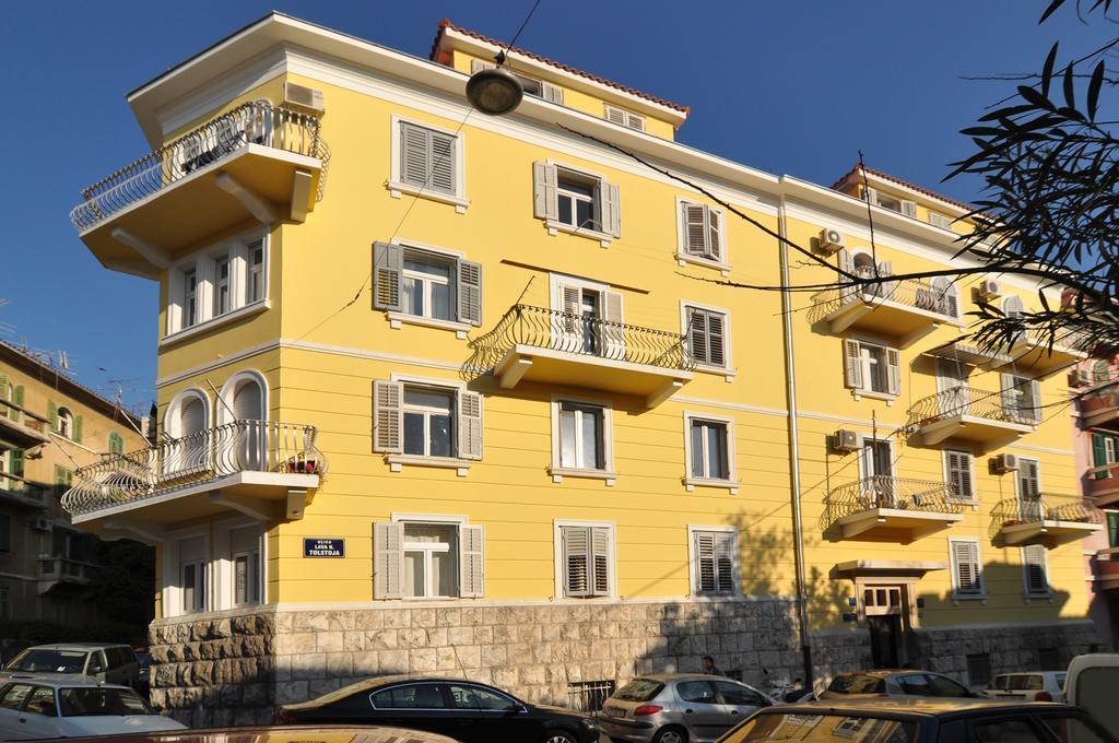 Deluxe Apartments & Rooms Sarella Сплит Екстериор снимка